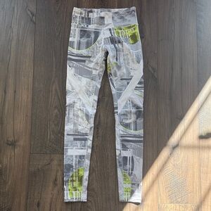 Reebok sz XS Abstract Patterned Ladies Leggings